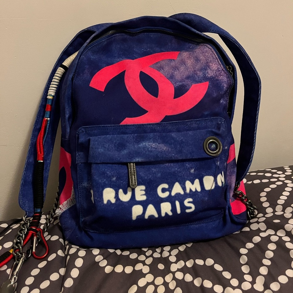Cute backpack. DOUBLE C. It’s a worn off from the handle on top (see pictures)